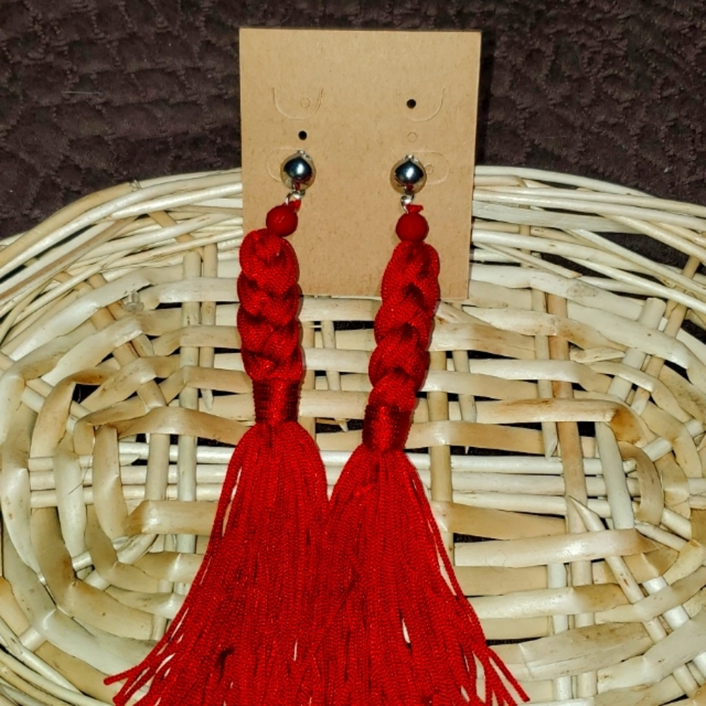 ☀️5/$25 Red braided tassel earrings